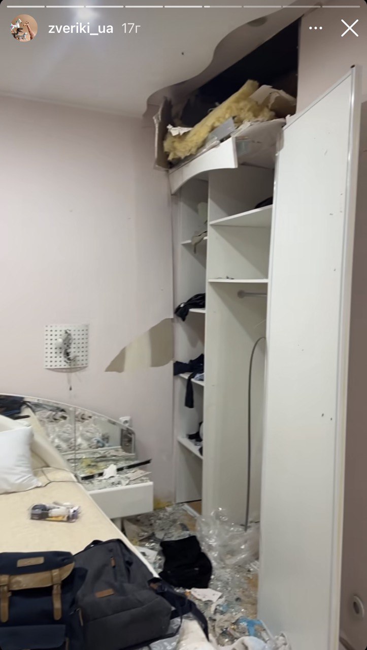 "Скло застрягло в стінах": мешканка Харкова показала розгромлену квартиру після обстрілу РФ (відео)